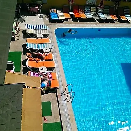 Ξενοδοχείο με διαμερίσματα Club Sunset